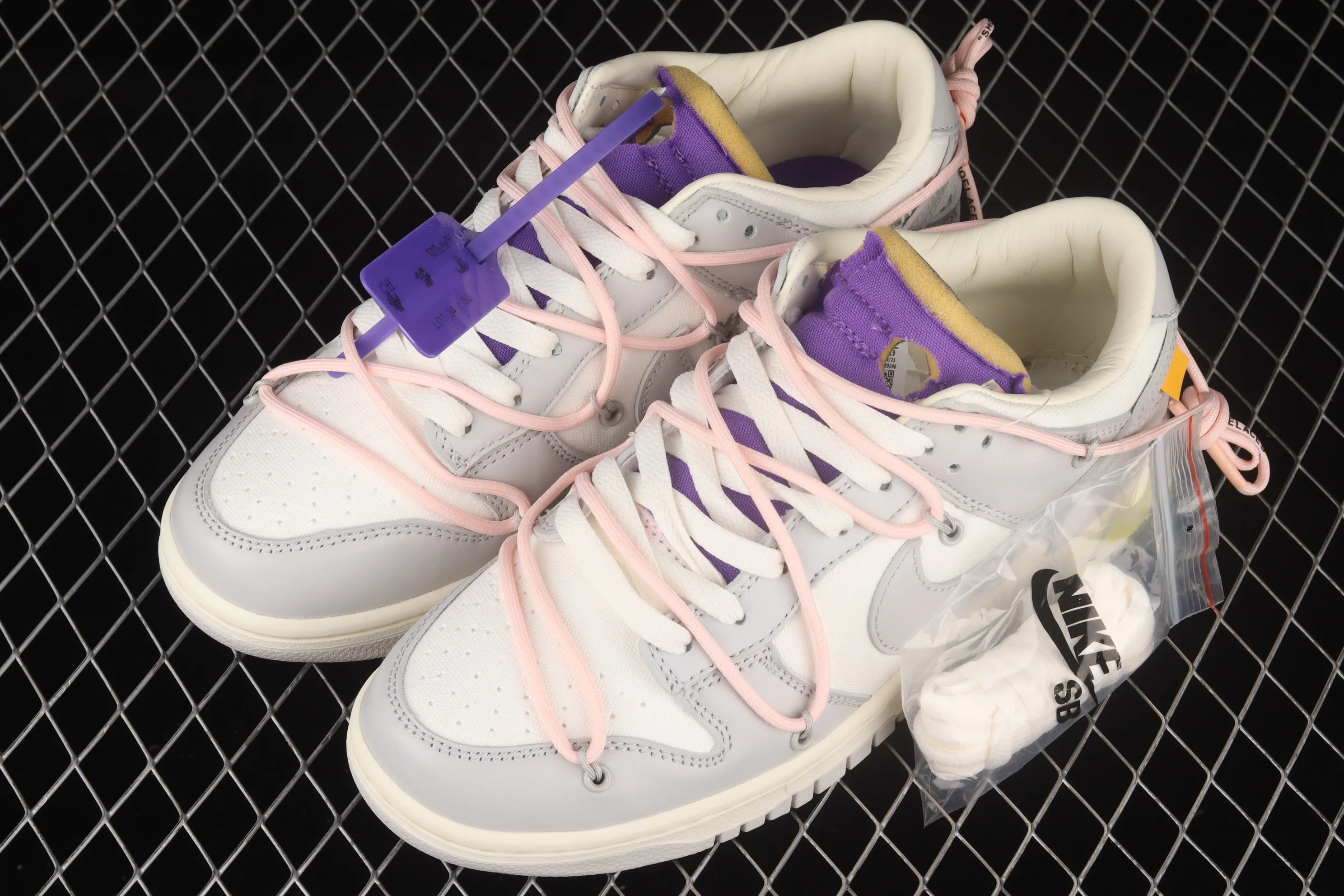 All Categories Nk SB Dunk Series Nk SB Dunk Low Low-top sneakers Pure original version OF x Nk Dunk Low OW Gray SB smashed backboard fashion casual sneakers DM1602-119